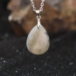 Kaelaehe ketiga Labradoriit