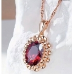 Kaelaehe kuldne punase kiviga